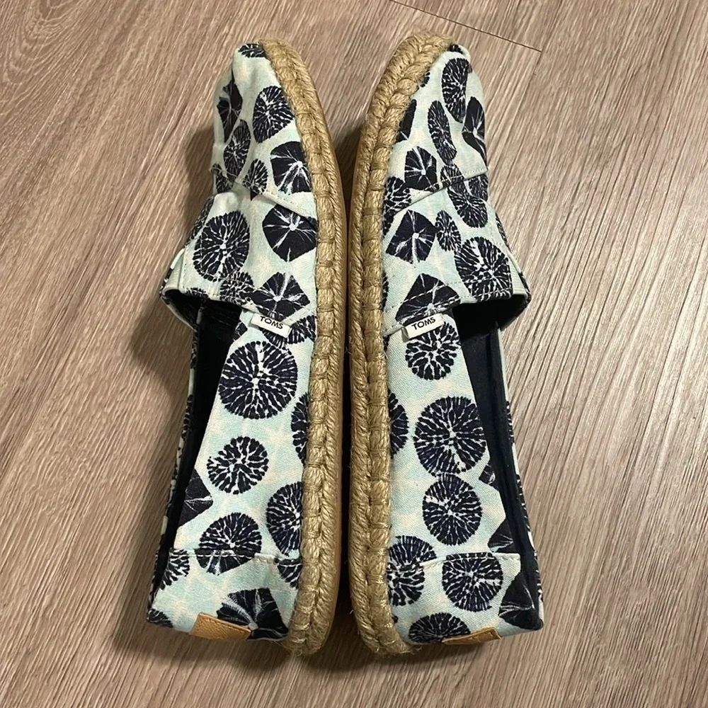 Tom’s Women ALPARGATA ROPE ESPADRILLE Flats Size 6.5 Blue Bohemian Granola Girl